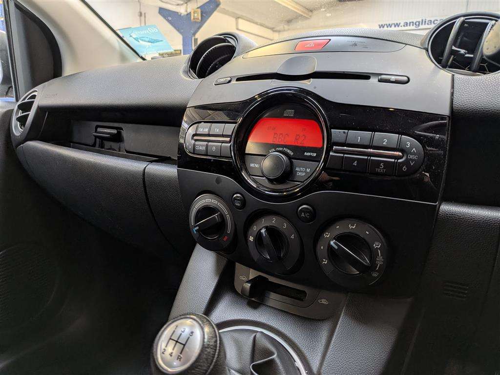 <p>2012 MAZDA 2 TAMURA</p>