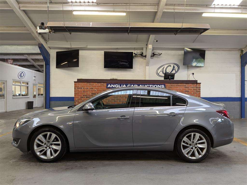 <p>2016 VAUXHALL INSIGNIA SRI NAV CDTI AUT</p>