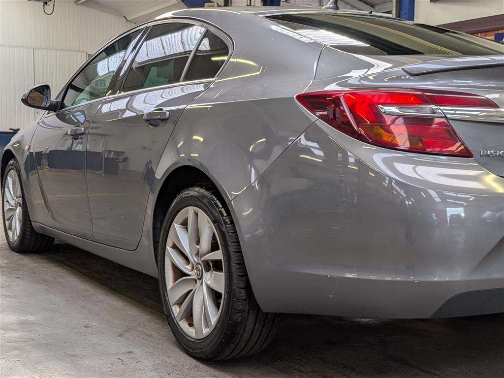 <p>2016 VAUXHALL INSIGNIA SRI NAV CDTI AUT</p>