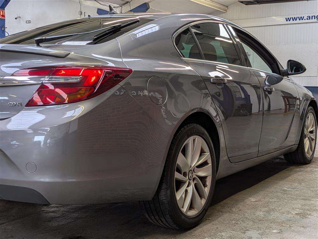 <p>2016 VAUXHALL INSIGNIA SRI NAV CDTI AUT</p>