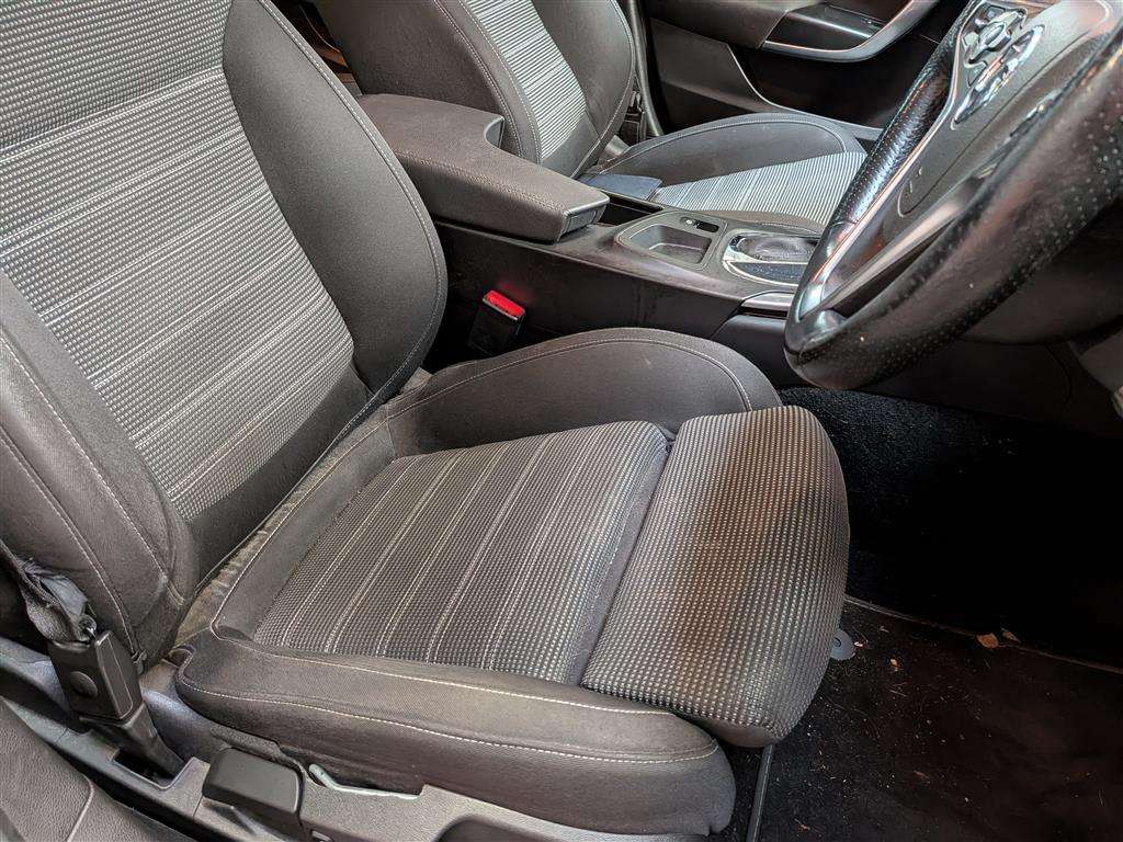 <p>2016 VAUXHALL INSIGNIA SRI NAV CDTI AUT</p>