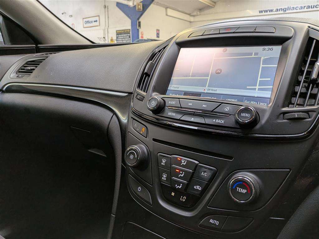 <p>2016 VAUXHALL INSIGNIA SRI NAV CDTI AUT</p>