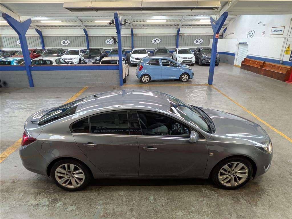 <p>2016 VAUXHALL INSIGNIA SRI NAV CDTI AUT</p>
