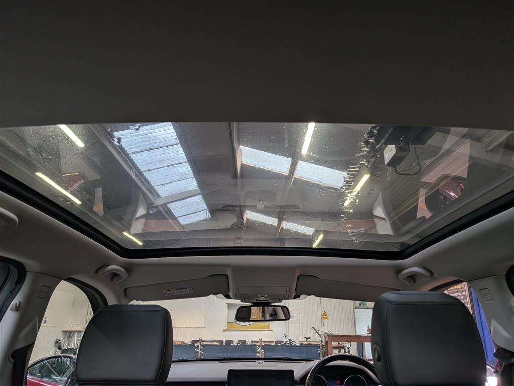 <p>2016 LAND ROVER DISCOVERY SPORT HSE TD4 A</p>