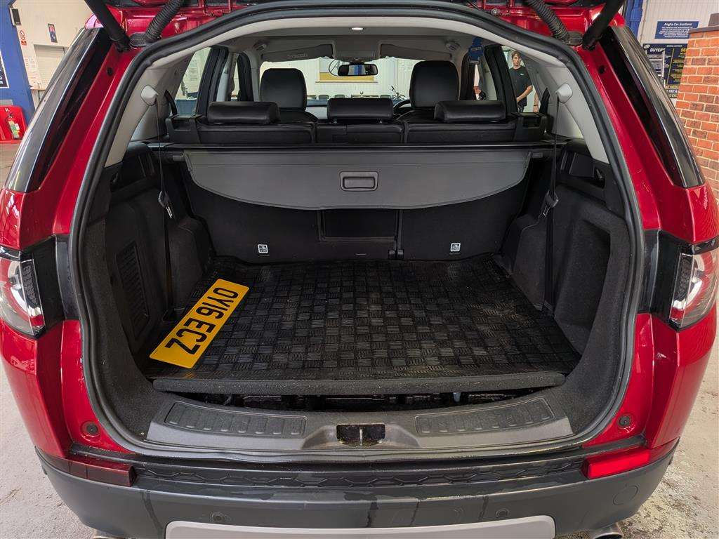 <p>2016 LAND ROVER DISCOVERY SPORT HSE TD4 A</p>