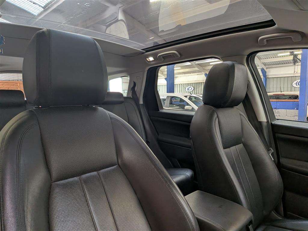 <p>2016 LAND ROVER DISCOVERY SPORT HSE TD4 A</p>
