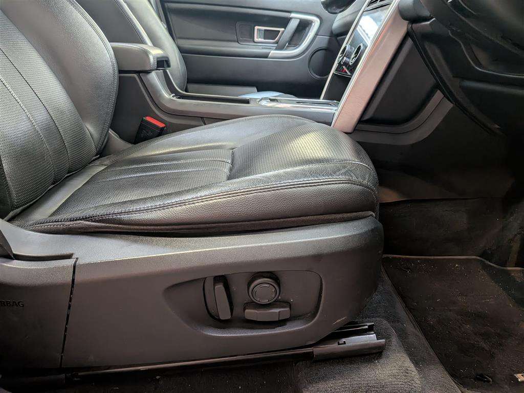 <p>2016 LAND ROVER DISCOVERY SPORT HSE TD4 A</p>