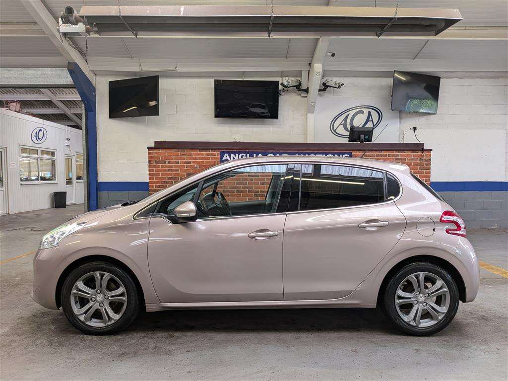 <p>2015 PEUGEOT 208 ALLURE</p>