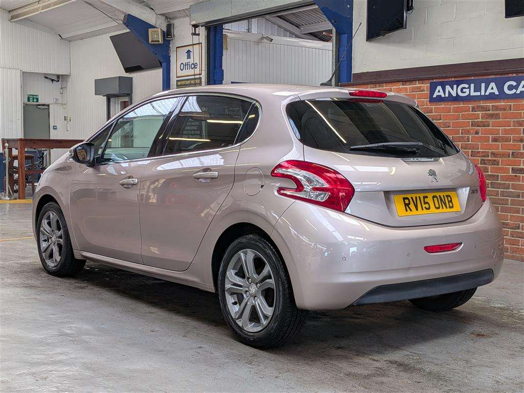 <p>2015 PEUGEOT 208 ALLURE</p>