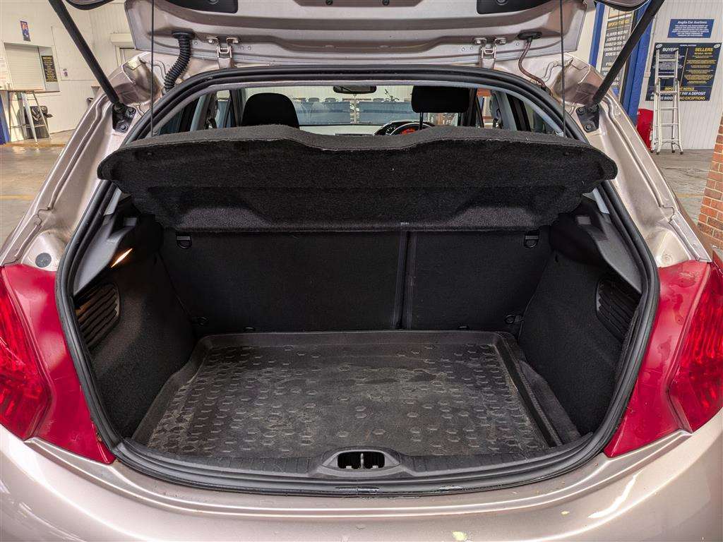 <p>2015 PEUGEOT 208 ALLURE</p>