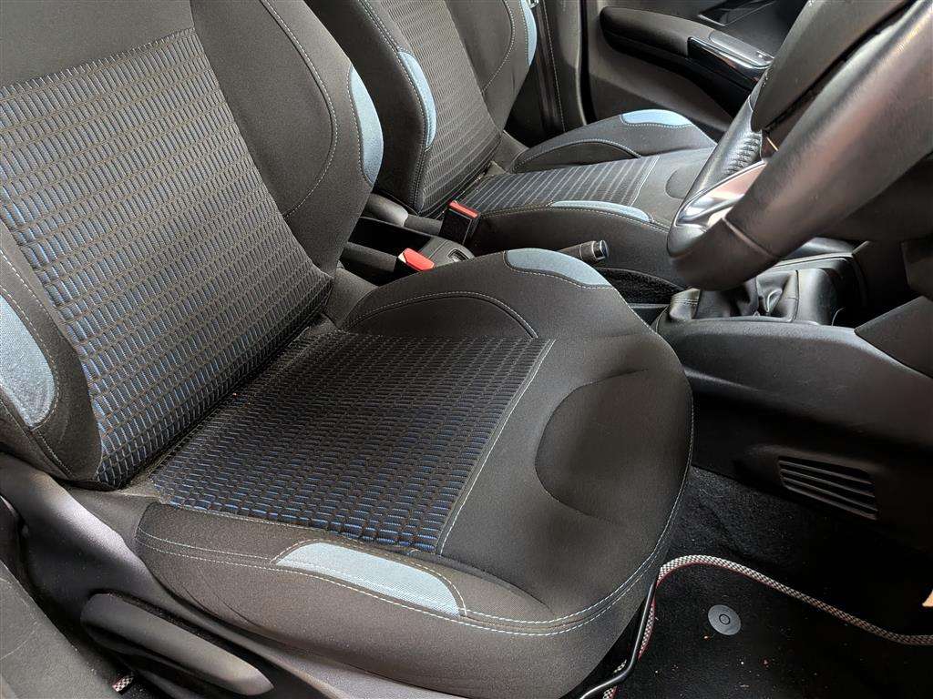 <p>2015 PEUGEOT 208 ALLURE</p>