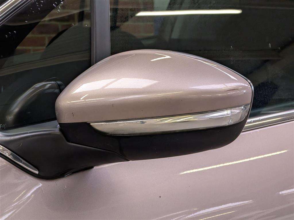 <p>2015 PEUGEOT 208 ALLURE</p>