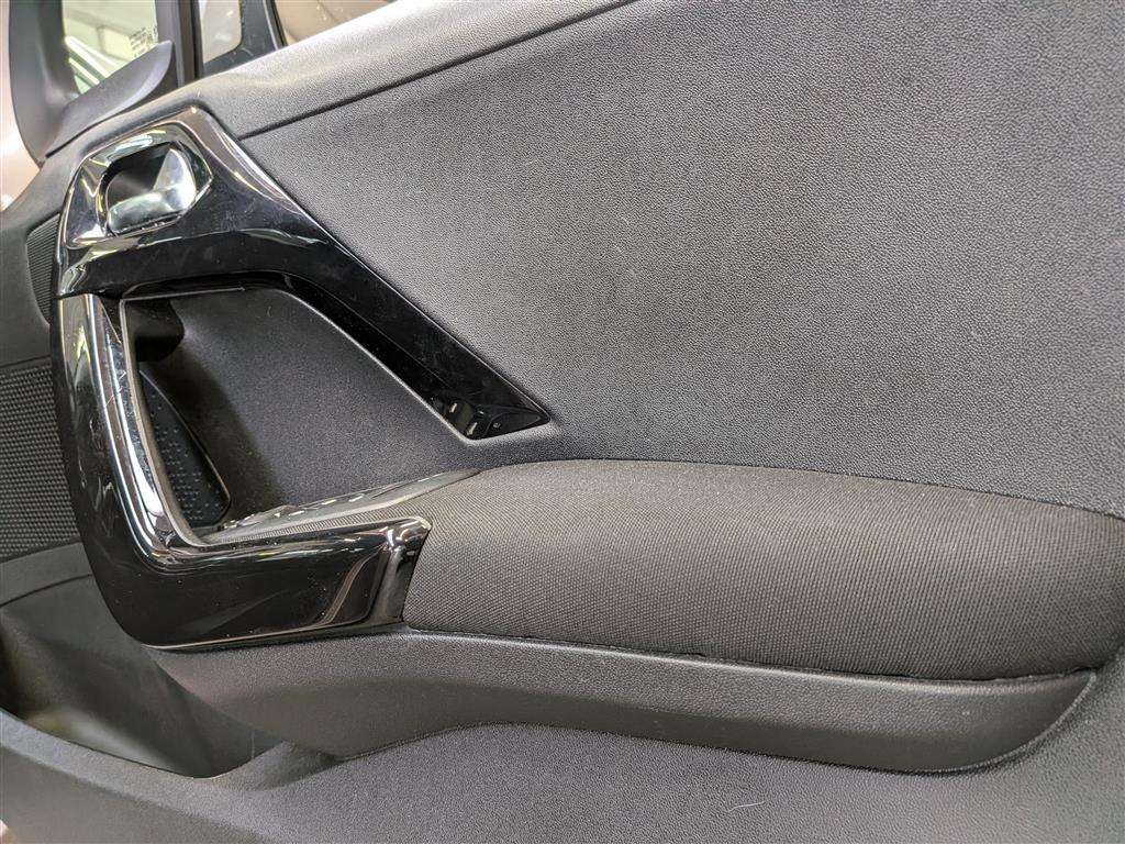 <p>2015 PEUGEOT 208 ALLURE</p>