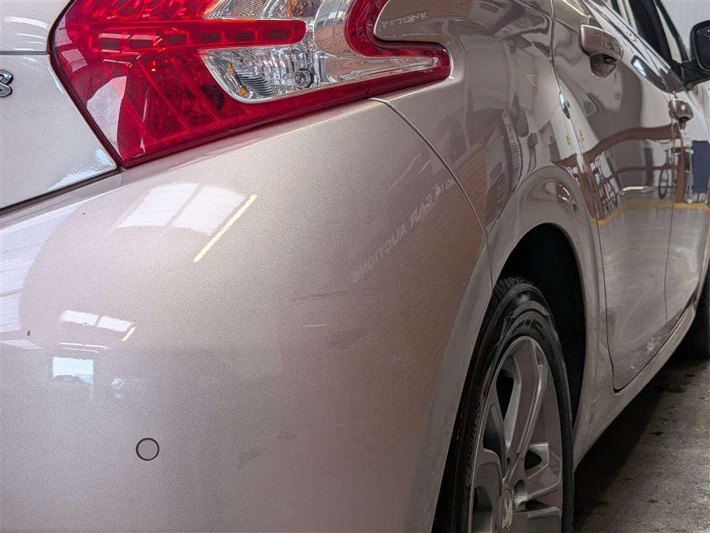 <p>2015 PEUGEOT 208 ALLURE</p>