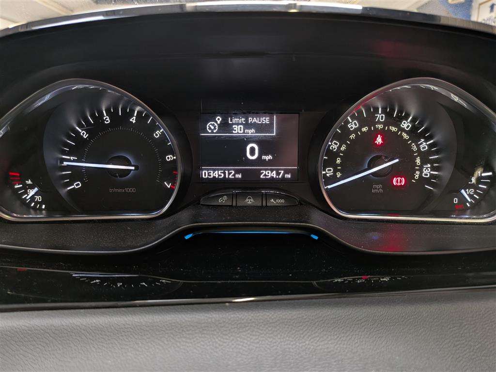<p>2015 PEUGEOT 208 ALLURE</p>