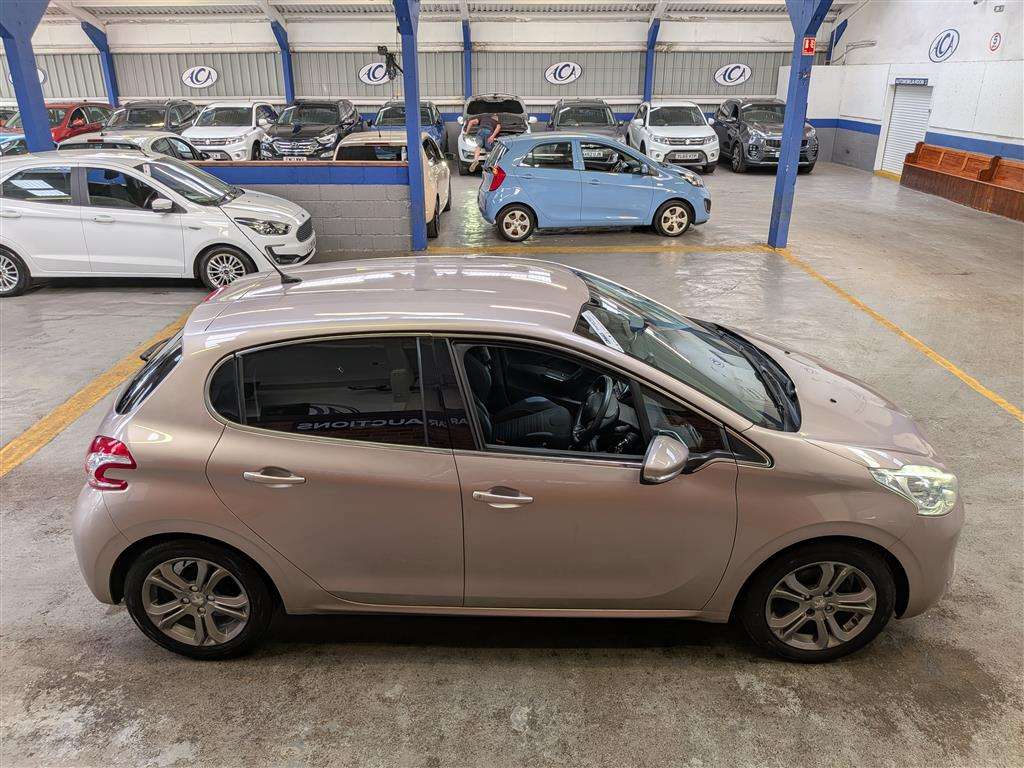 <p>2015 PEUGEOT 208 ALLURE</p>