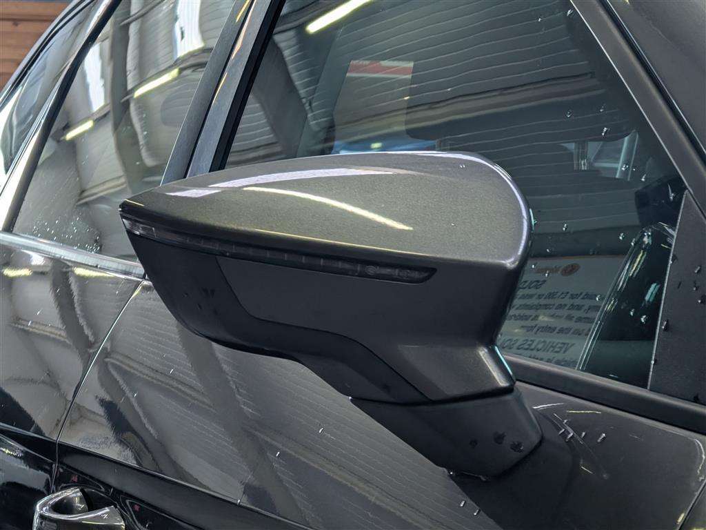 <p>2015 SEAT LEON SE TECHNOLOGY B-NESS</p>