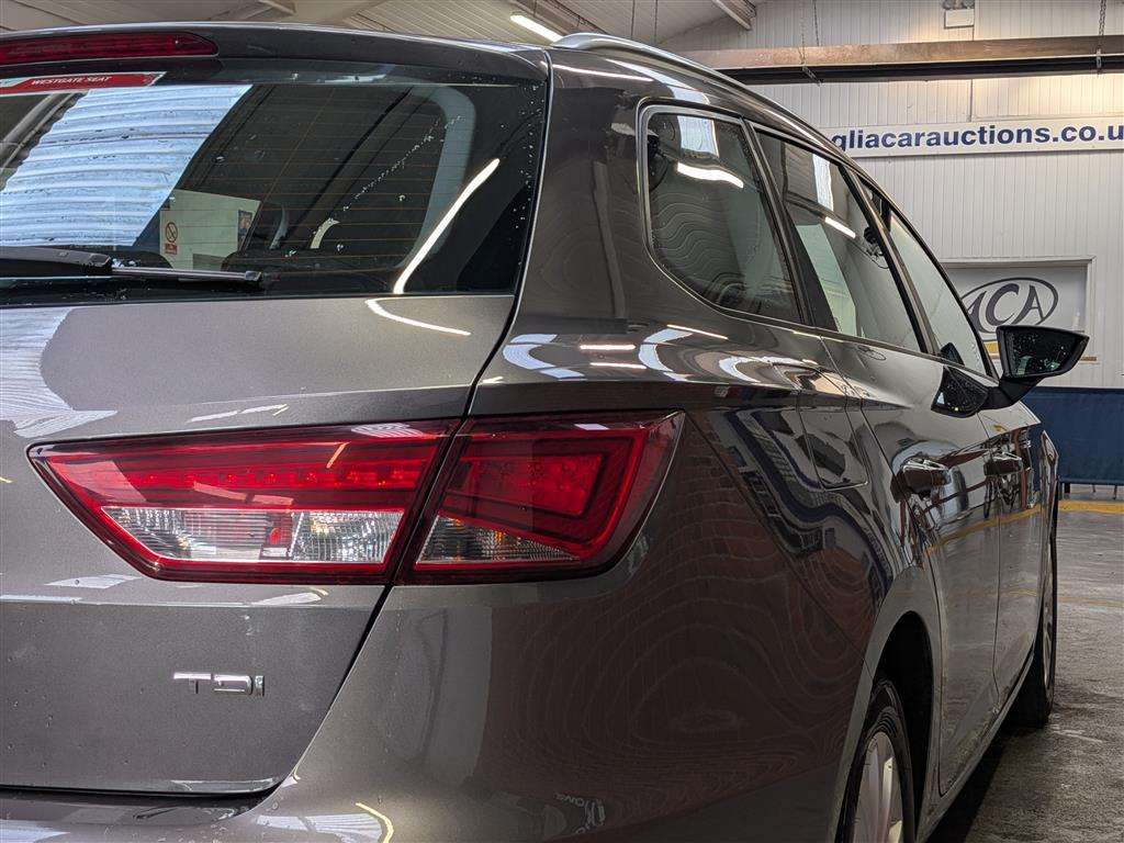 <p>2015 SEAT LEON SE TECHNOLOGY B-NESS</p>
