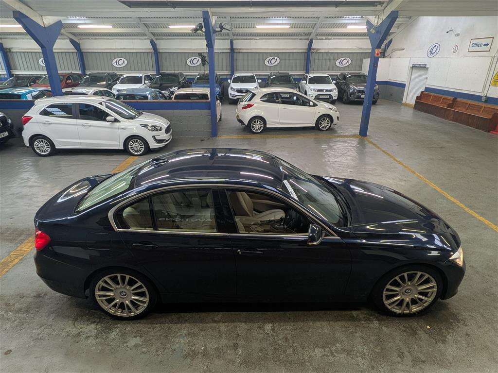 <p>2013 BMW 320D LUXURY AUTO</p>