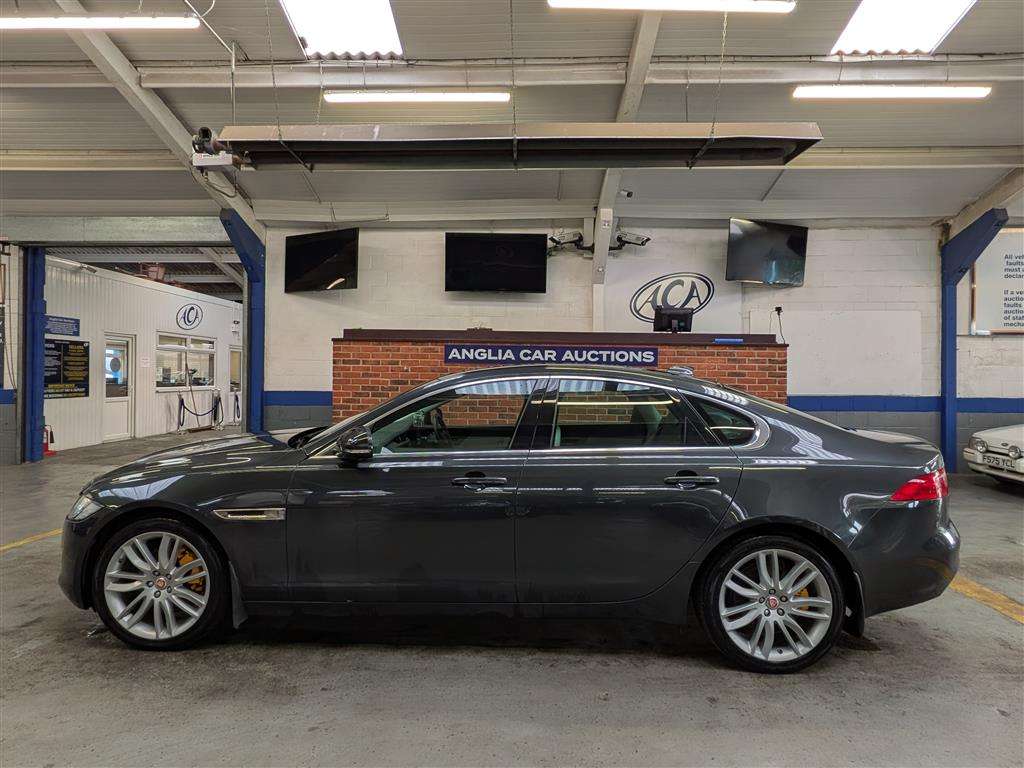 <p>2017 JAGUAR XF PORTFOLIO D AUTO</p>