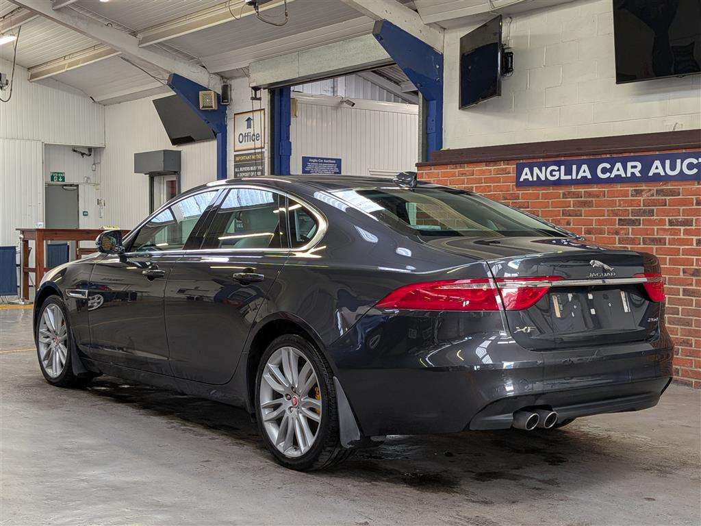 <p>2017 JAGUAR XF PORTFOLIO D AUTO</p>