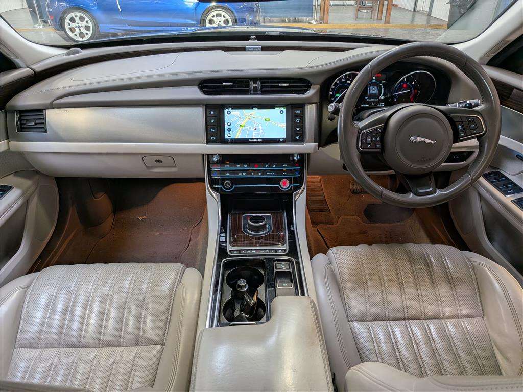 <p>2017 JAGUAR XF PORTFOLIO D AUTO</p>