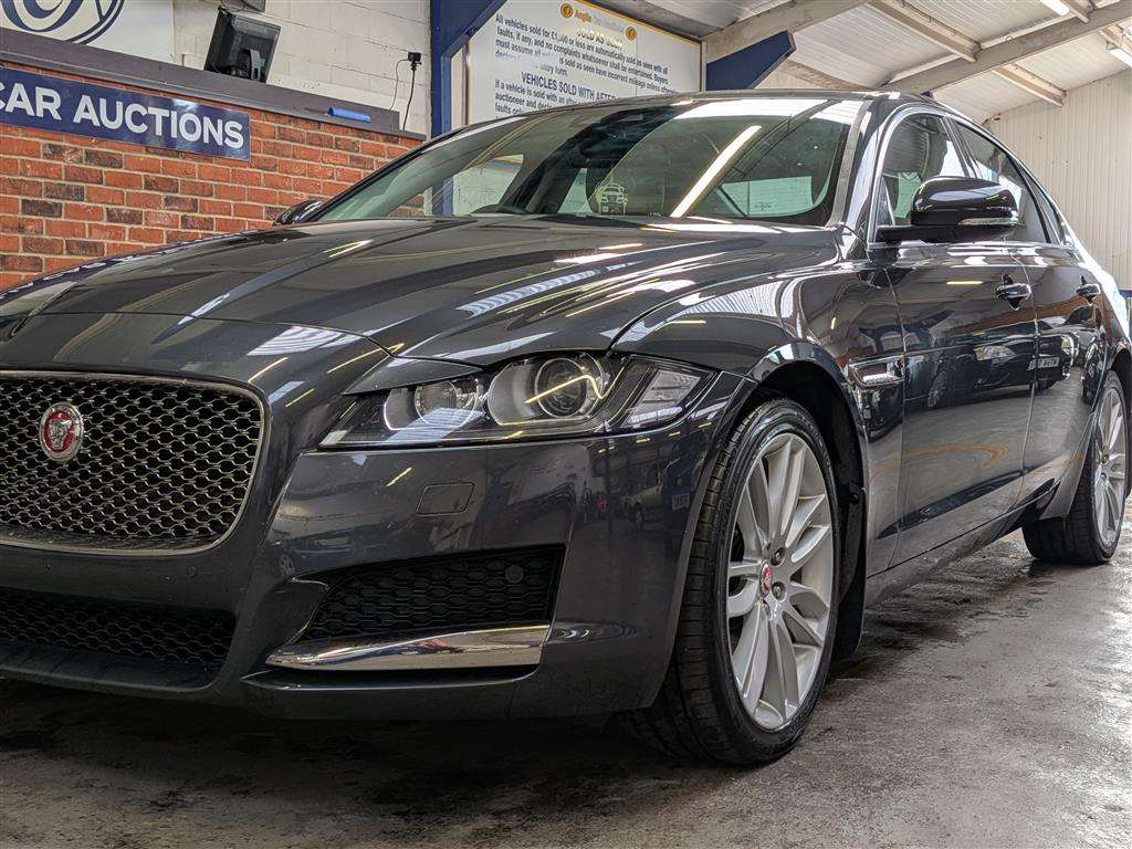 <p>2017 JAGUAR XF PORTFOLIO D AUTO</p>