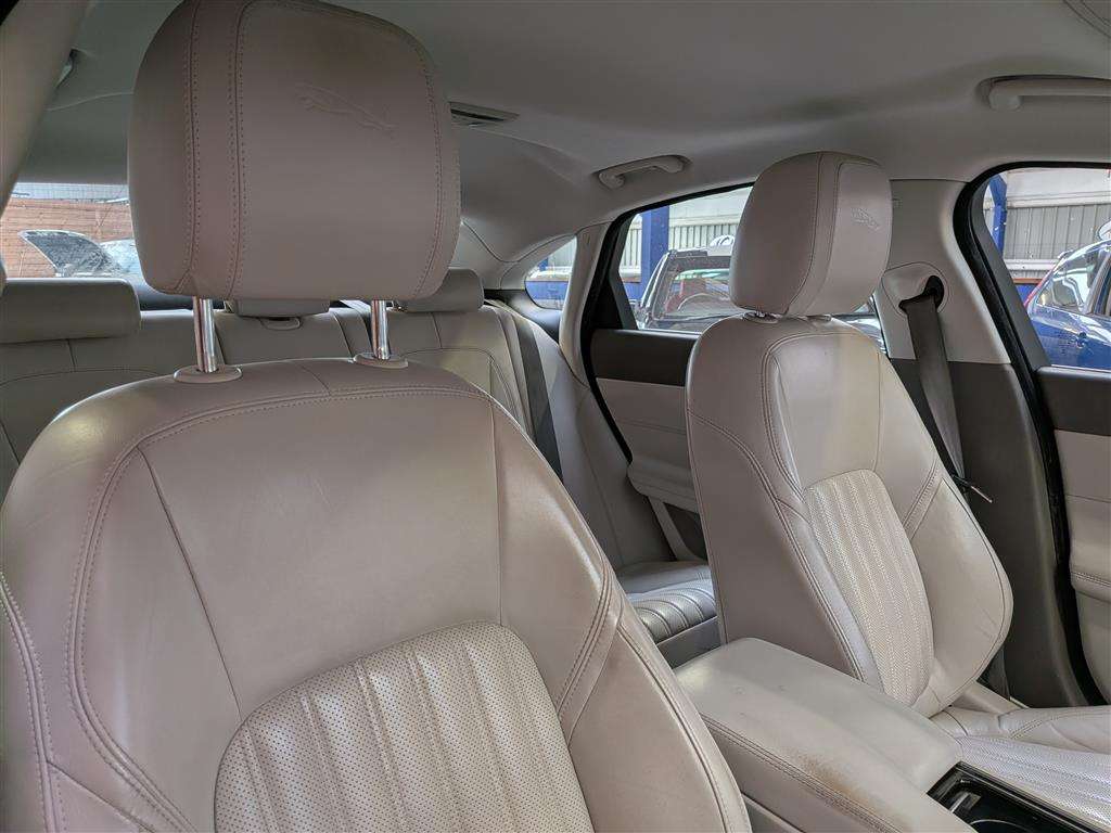 <p>2017 JAGUAR XF PORTFOLIO D AUTO</p>
