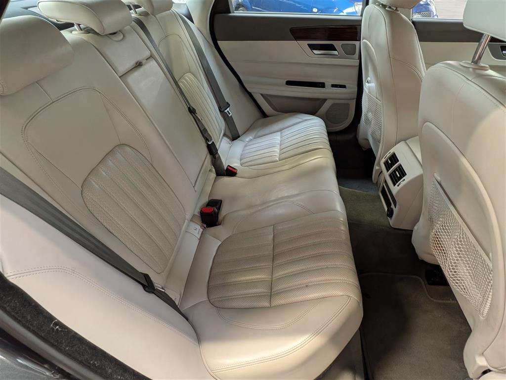 <p>2017 JAGUAR XF PORTFOLIO D AUTO</p>