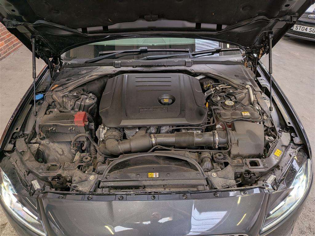 <p>2017 JAGUAR XF PORTFOLIO D AUTO</p>
