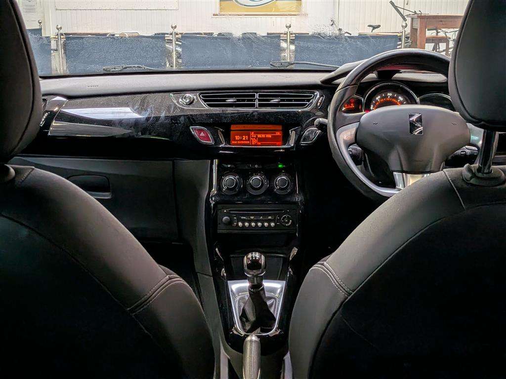<p>2014 CITROEN DS3 DSTYLE E-HDI</p>