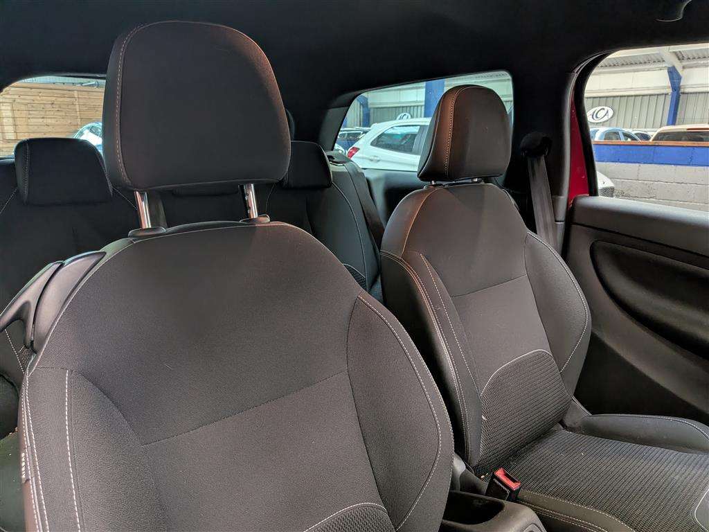<p>2014 CITROEN DS3 DSTYLE E-HDI</p>