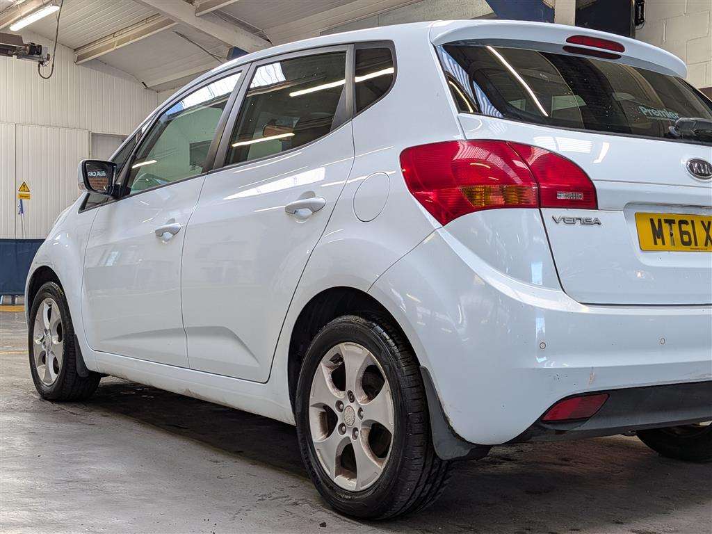 <p>2011 KIA VENGA 3 ECODYNAMICS CRDI</p>