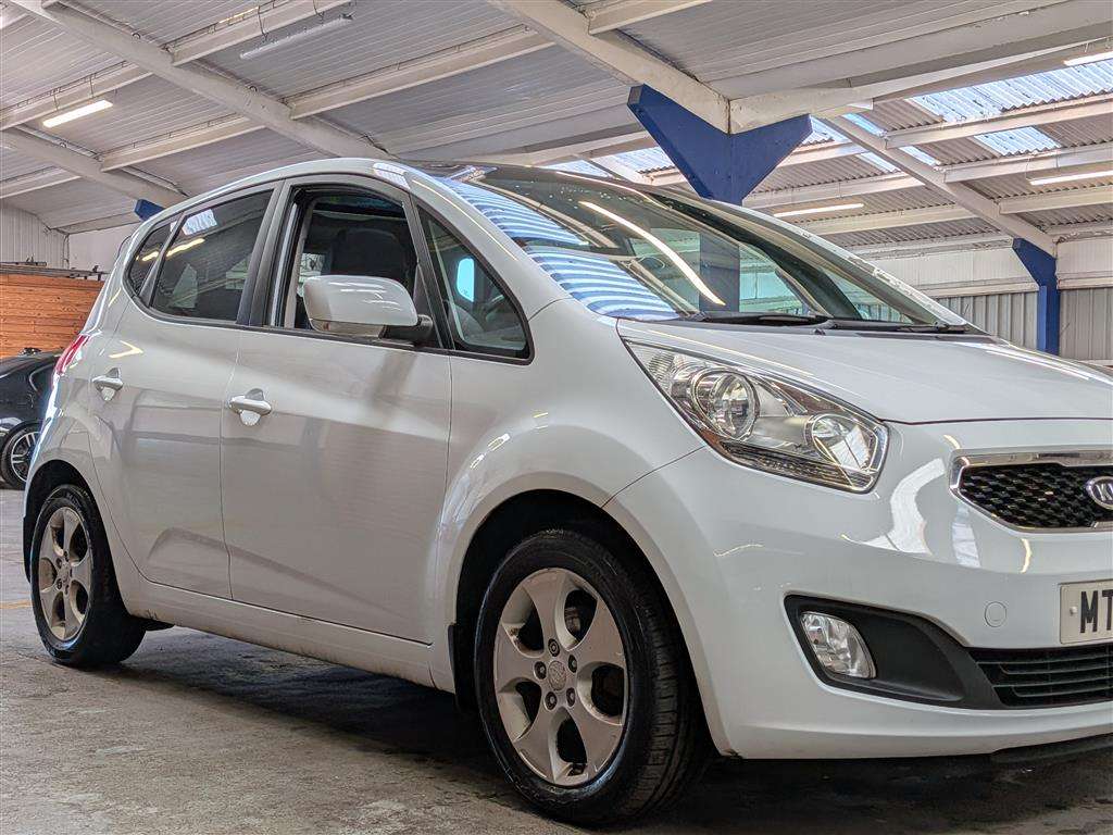 <p>2011 KIA VENGA 3 ECODYNAMICS CRDI</p>