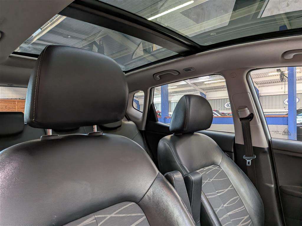 <p>2011 KIA VENGA 3 ECODYNAMICS CRDI</p>