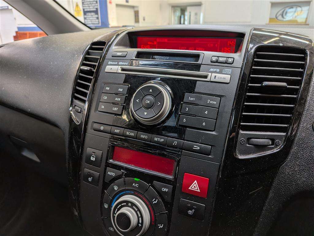 <p>2011 KIA VENGA 3 ECODYNAMICS CRDI</p>