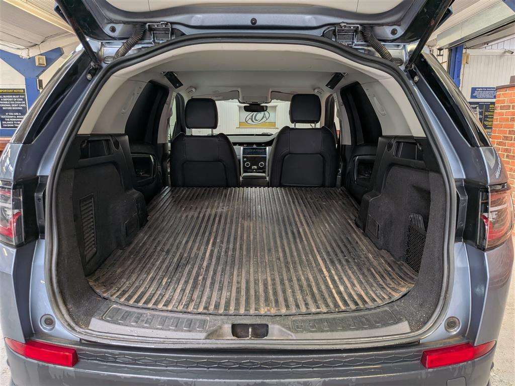 <p>2021 LAND ROVER DISCOVERY SPORT S D MHEV</p>