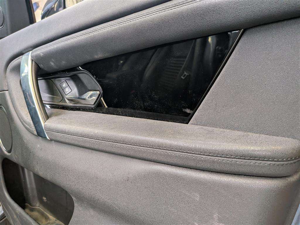 <p>2021 LAND ROVER DISCOVERY SPORT S D MHEV</p>