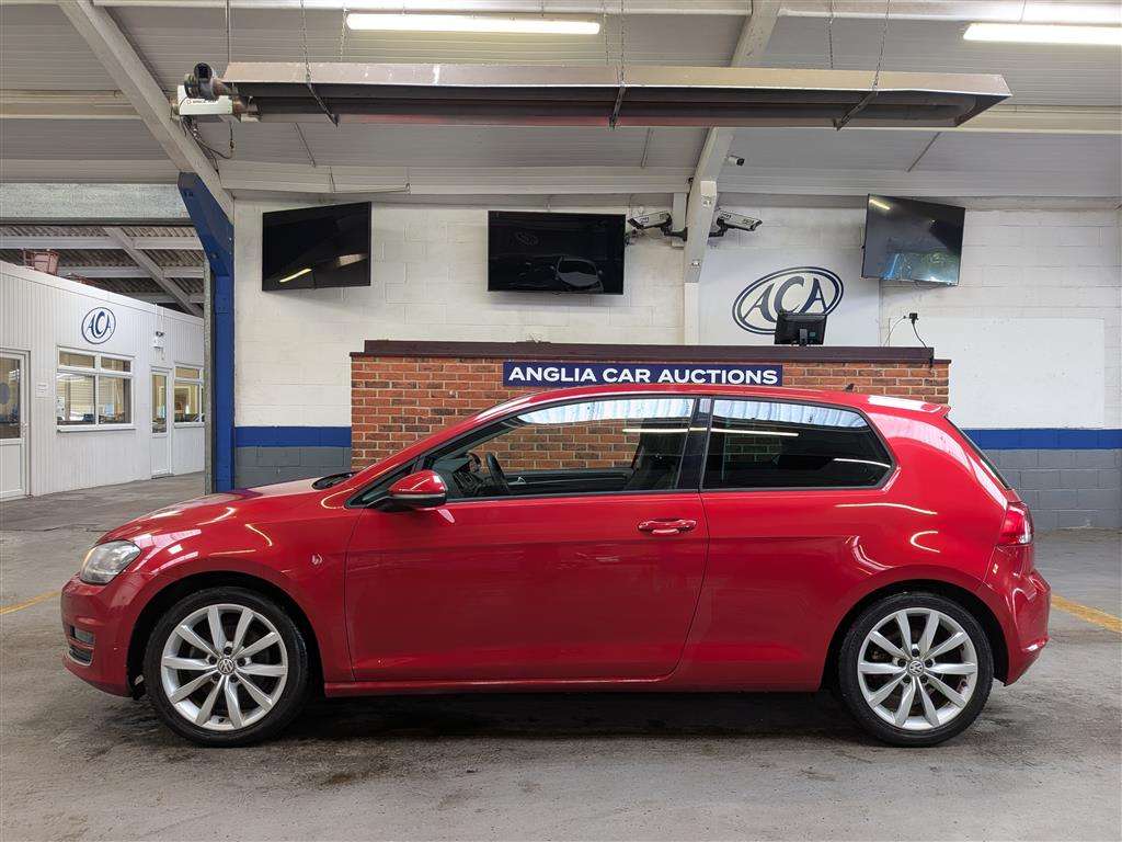 <p>2013 VOLKSWAGEN GOLF GT BLUEMOTION TECH T</p>