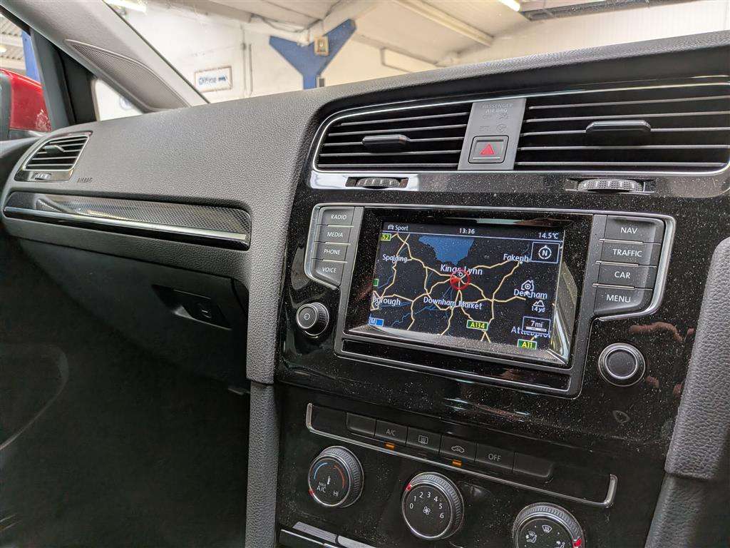 <p>2013 VOLKSWAGEN GOLF GT BLUEMOTION TECH T</p>