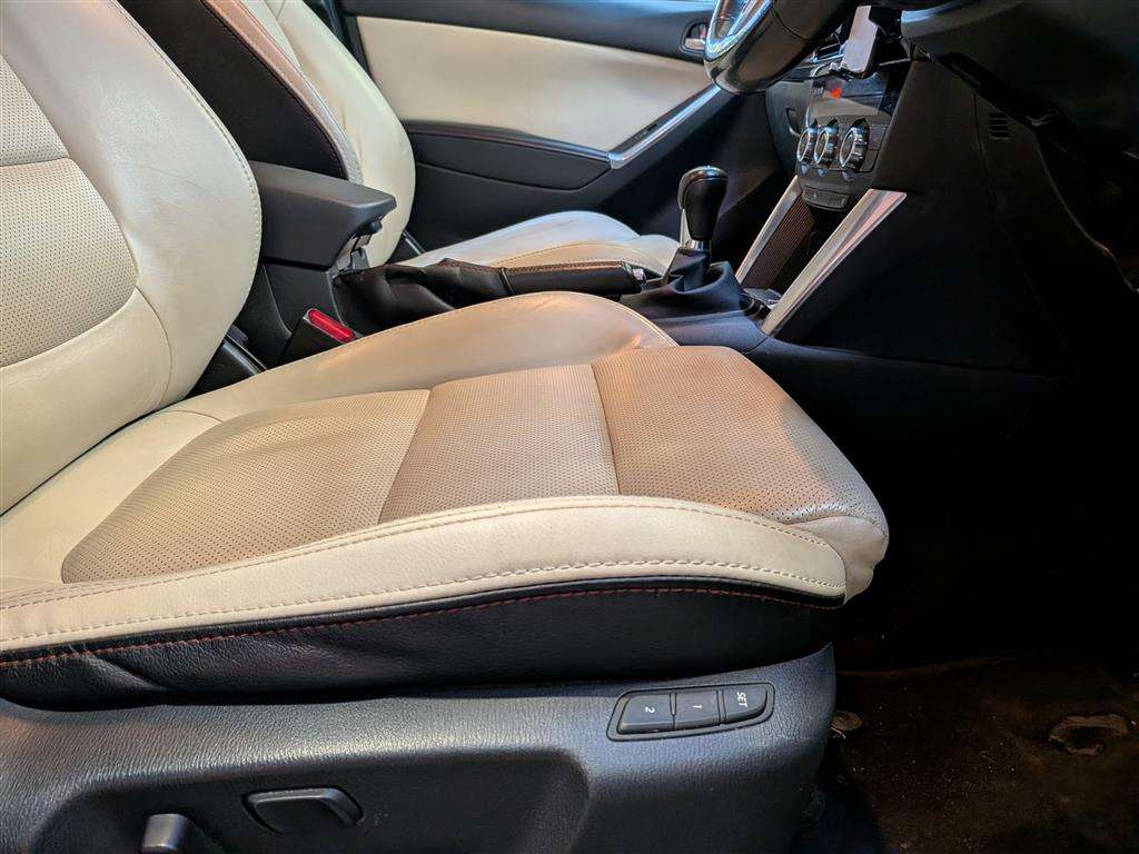 <p>2015 MAZDA CX-5 SPORT NAV D</p>