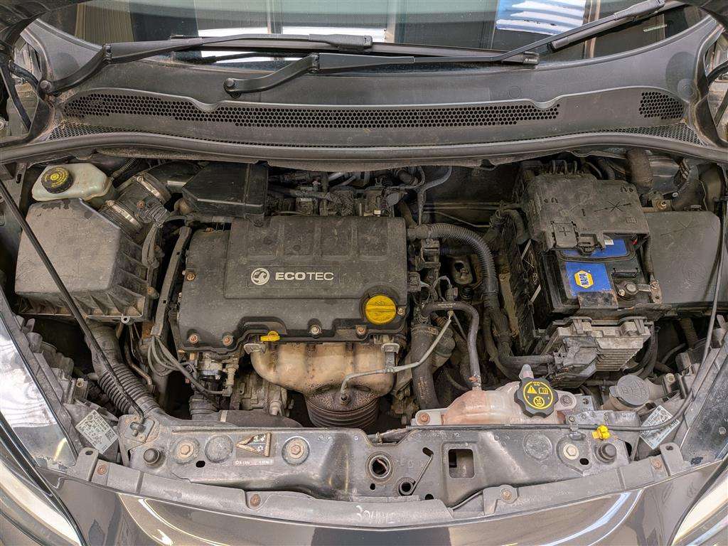 <p>2015 VAUXHALL CORSA SRI</p>
