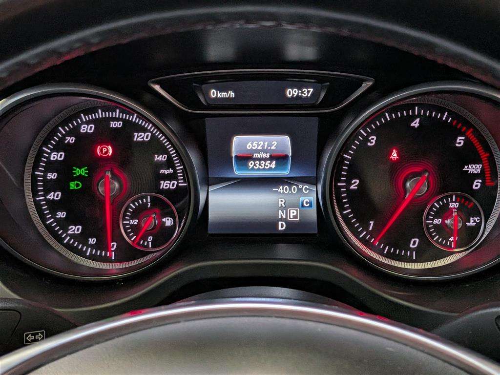 <p>2016 MERCEDES-BENZ CLA 220 D AMG LINE AUTO</p>