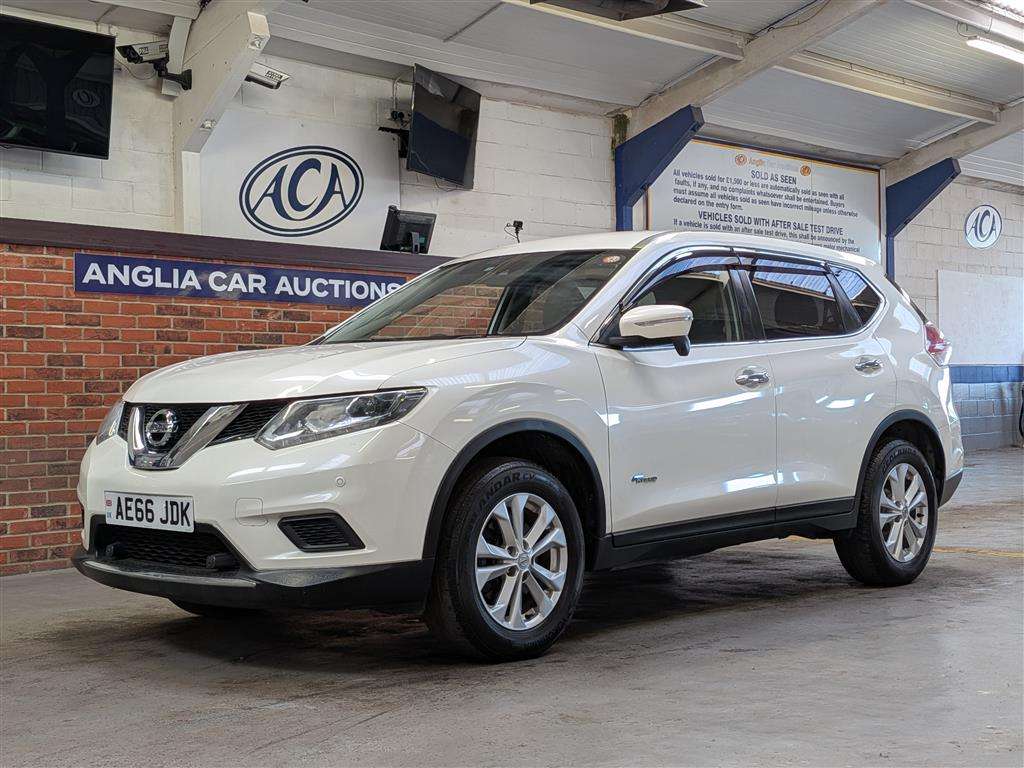 <p>2016 NISSAN X-TRAIL</p>
