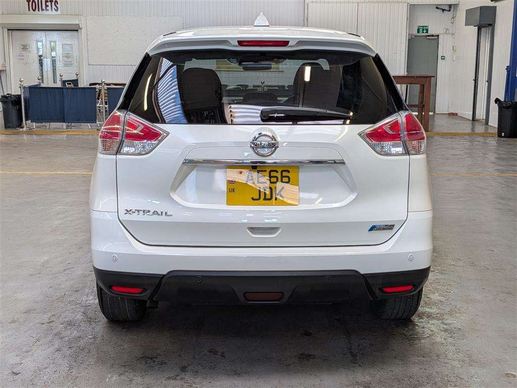 <p>2016 NISSAN X-TRAIL</p>