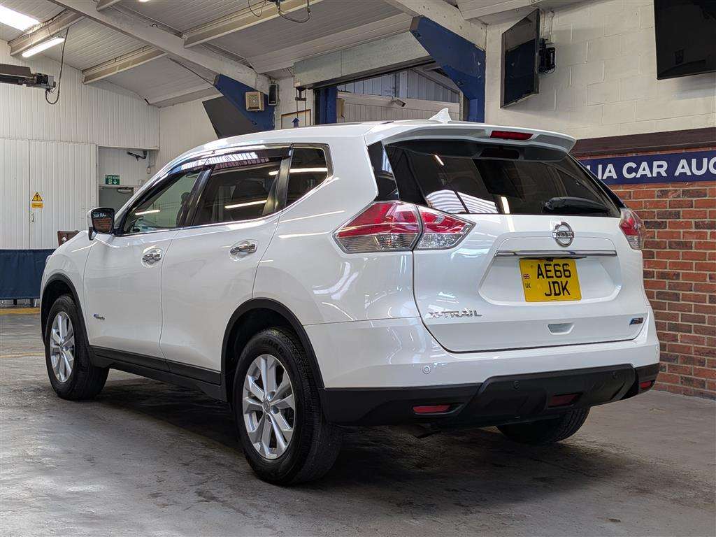 <p>2016 NISSAN X-TRAIL</p>