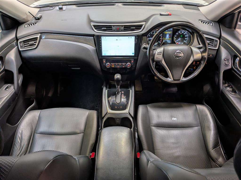 <p>2016 NISSAN X-TRAIL</p>