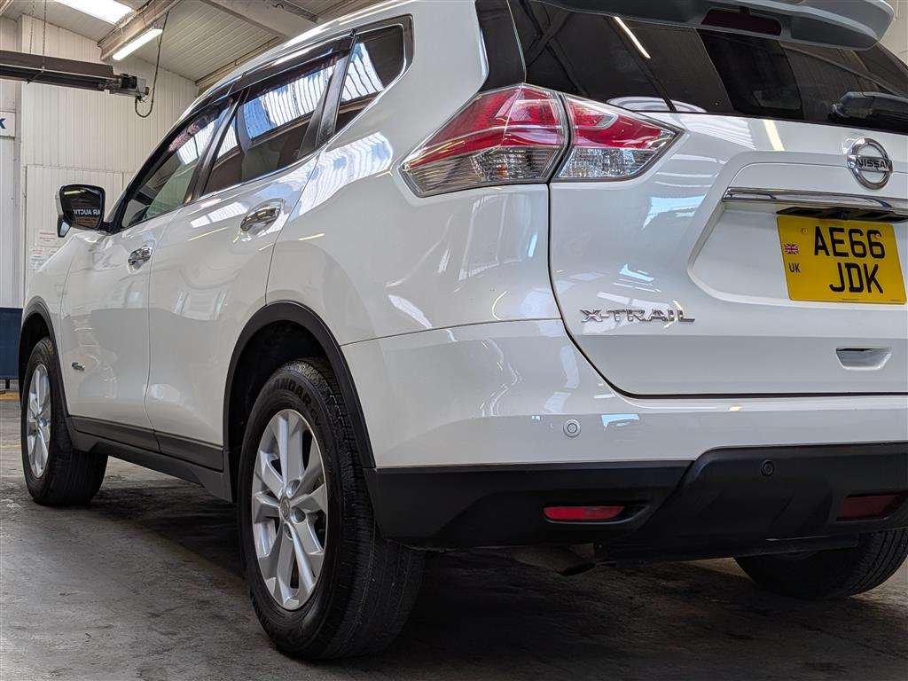 <p>2016 NISSAN X-TRAIL</p>