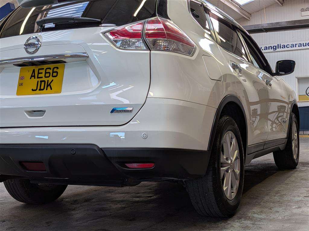 <p>2016 NISSAN X-TRAIL</p>