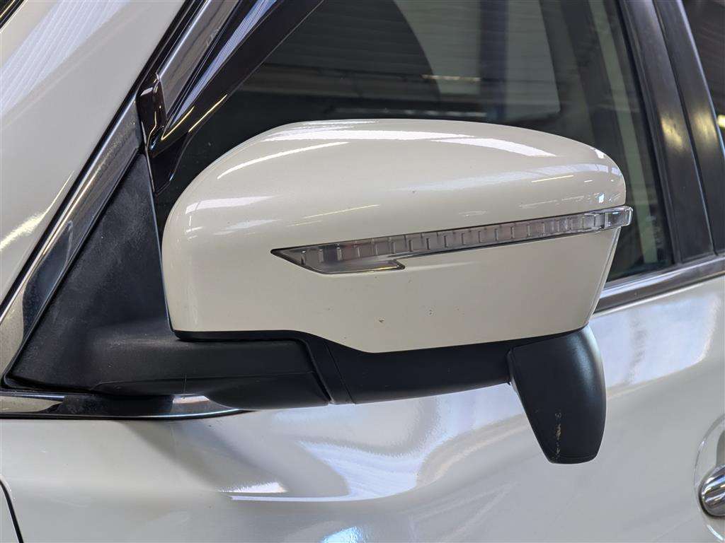 <p>2016 NISSAN X-TRAIL</p>